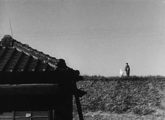 Filmszenen aus Tokyo Monogatari (Die Reise nach Tokio) von Yasujiro Ozu, Filmkritik, Rezension von Ricardo Salva