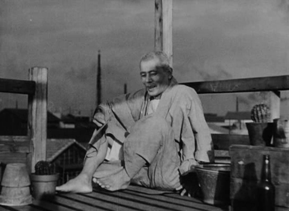 Filmszenen aus Tokyo Monogatari (Die Reise nach Tokio) von Yasujiro Ozu, Filmkritik, Rezension von Ricardo Salva